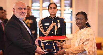 Dr. Mohammad Fathali Presents His Credentials to the Honorable President of the Republic of India
